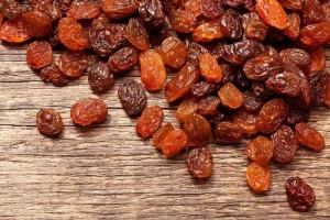 Benefits and harms of eating raisins
